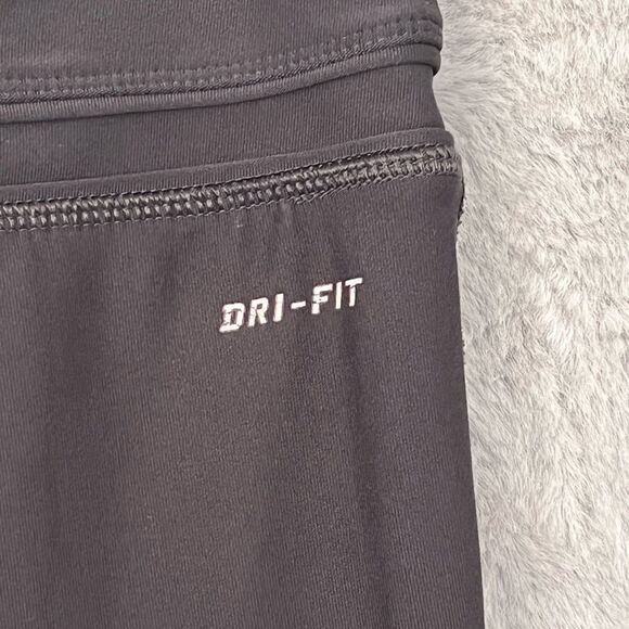 Nike Woman’s Dri-Fit Yoga Pants with interior pocket. size Small - Picture 1 of 9